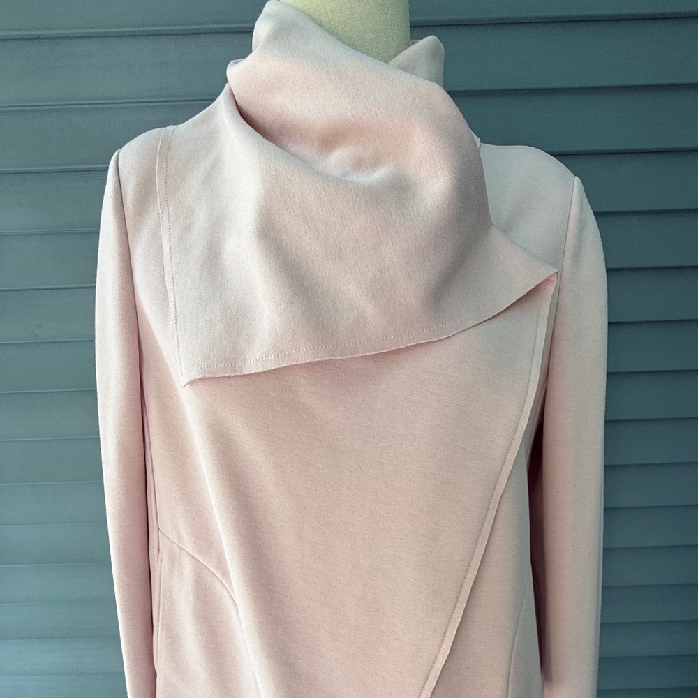 Anne Klein Envelope Neck Asymmetrical Hem Jacket in Soft Pink